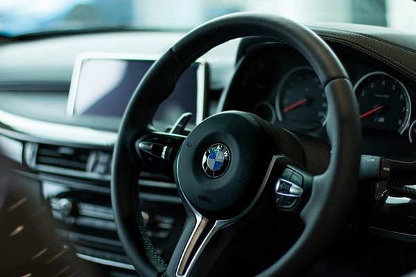 Vehículo autónomo de BMW ocasiona accidente que dejó un muerto y nueve heridos