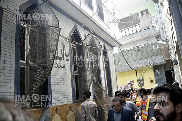 21 muertos y 33 heridos, saldo de explosión en mezquita de Kabul