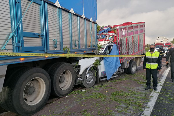 Aparatoso accidente en la México-Puebla deja dos muertos
