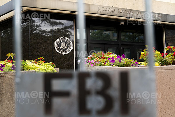 Registro en mansión de Trump afecta confianza de los votantes de EU en FBI, según encuesta