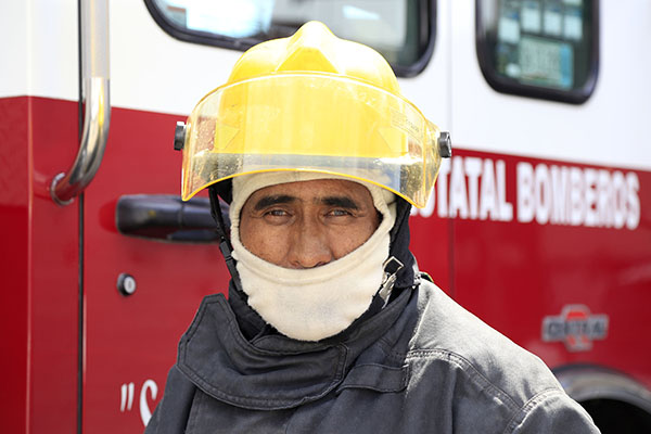 Bomberos de México, combatientes en precarias condiciones
