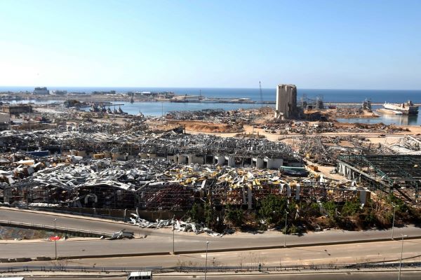 Colapsa otra parte de los silos afectados por explosión en Beirut
