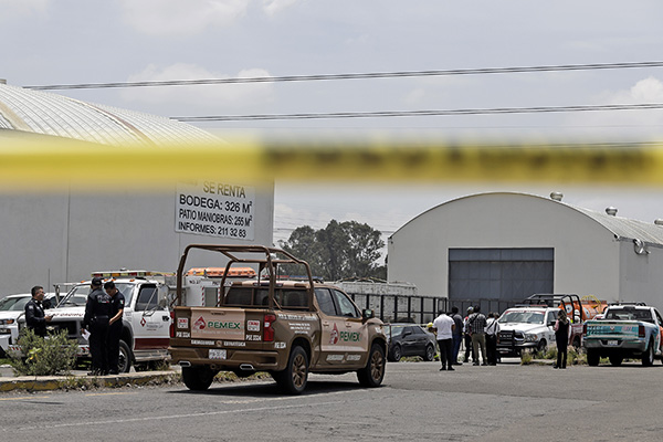 Propone Barbosa revisión de bodegas para hallar tomas clandestinas