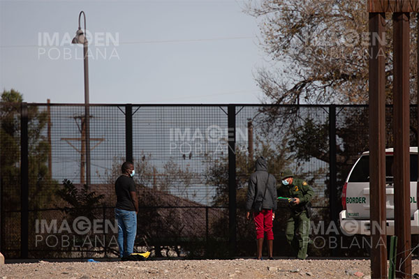 Difunden video de migrantes golpeados y sometidos por agentes fronterizos de EU