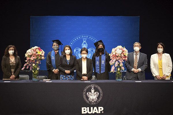 Lilia Cedillo preside graduación de la Facultad de Ciencias de la Computación