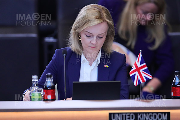 Ministra de Reino Unido asegura estar lista para “apretar el botón nuclear si es necesario”