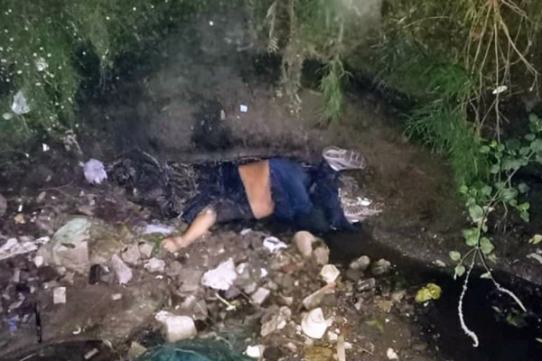 Migrante muere al caer en una barranca tras huir de operativo