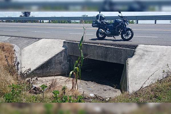 Hallan cadáver junto a una carretera en Huejotzingo