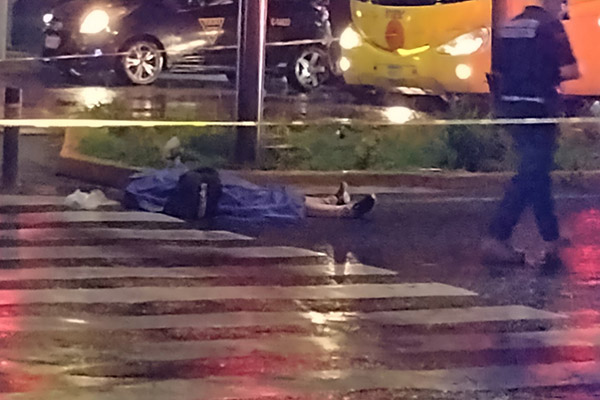 Mujer muere atropellada al intentar cruzar el Bulevar Carmen Serdán