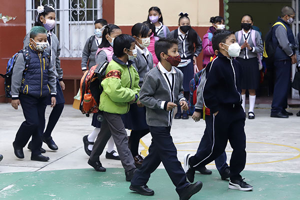 Regresan a la escuela más de 24 millones de estudiantes en México
