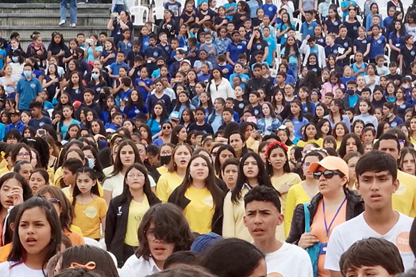 Llevan a cabo el "concierto más grande del mundo" en la capital colombiana