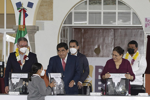 Mayoría de recursos gubernamentales es para educación: Barbosa