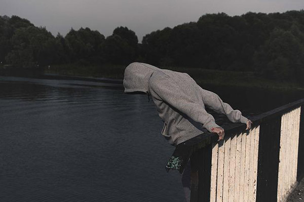 Depresión, alcoholismo y problemas familiares, las causas de suicidios