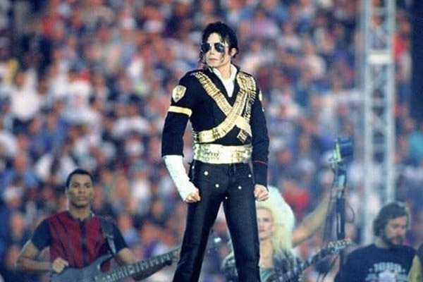 Michael Jackson usó 19 identidades falsas para conseguir drogas, revela documental