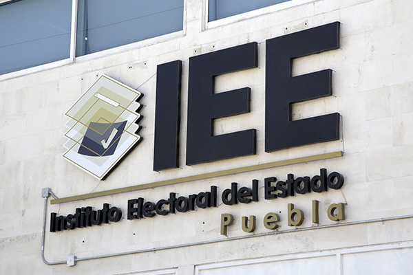 La “democracia” del IEE alcanzaría para escuelas, bacheo y pavimentación