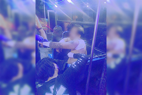 Hieren con arma blanca a pasajero tras discusión a bordo de una Ruta JBS