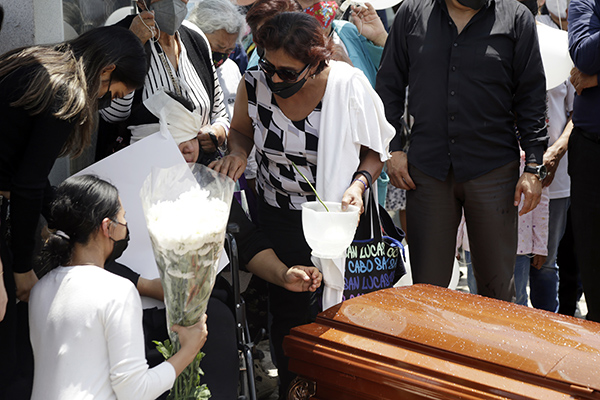 Dan el último adiós a Santiago, víctima de la caída de un árbol