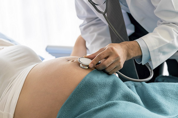 La importancia de la obstetricia en el embarazo y la esperanza de vida