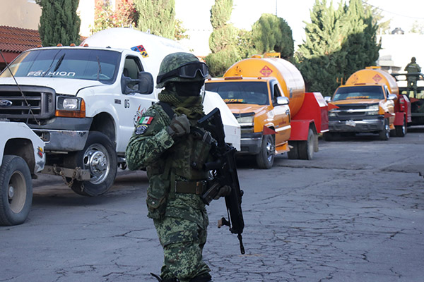Al menos 25 pipas de gas LP aseguradas durante operativo en Xonacatepec
