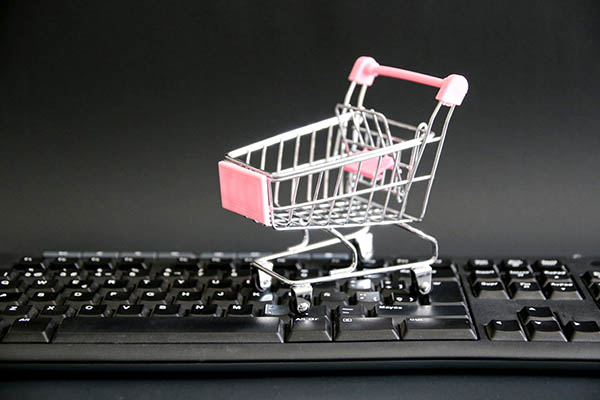 Solo 2.4% de visitas a tiendas online terminan en compras