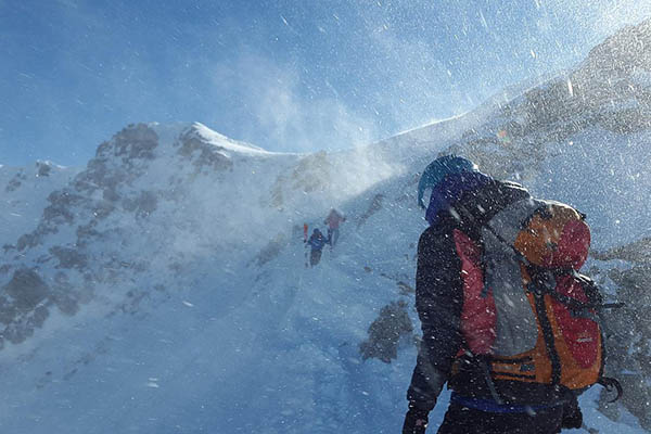 Sube a ocho el número de alpinistas fallecidos al intentar escalar un volcán en Rusia