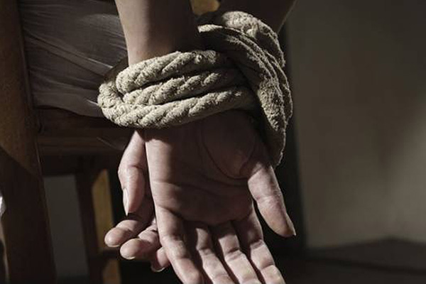 Joven es detenida tras fingir su secuestro para estafar a su madre