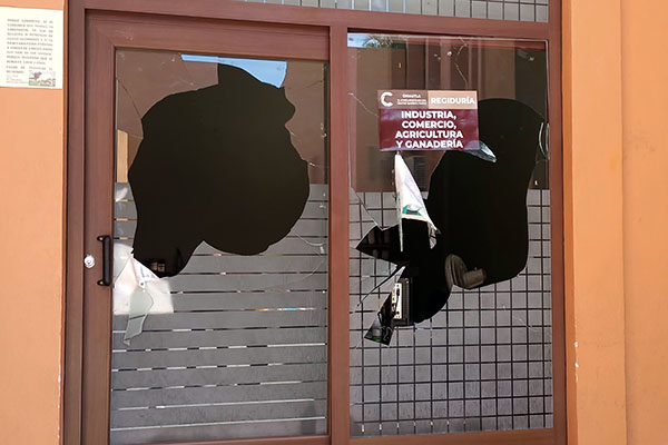 Manifestantes en Chiautla irrumpen y vandalizan presidencia municipal
