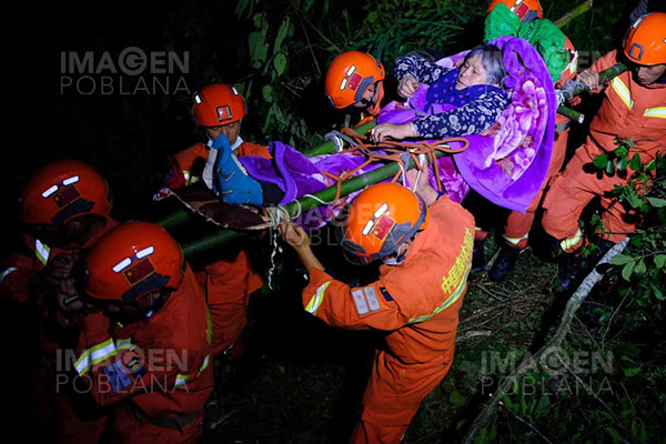 Sismo de magnitud 6.8 deja 66 personas fallecidas en China
