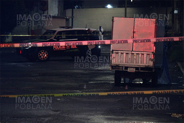 Ejecutan de tres disparos a repartidor en motocicleta