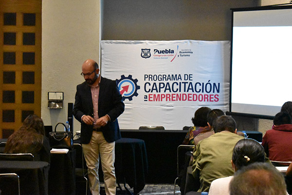 Emprendedores de Puebla capital son capacitados en materia de proyectos de negocio