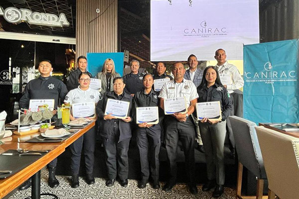 Reconoce CANIRAC a 12 policías de San Andrés Cholula por acciones importantes