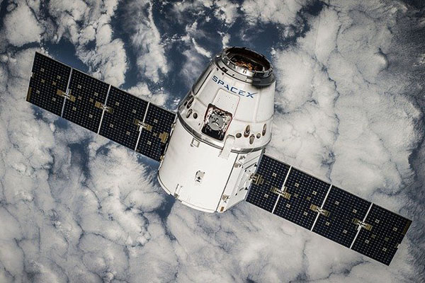 SpaceX pone en órbita más de 30 satélites para su red de internet “Starlink”