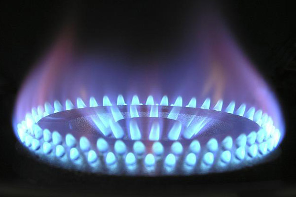 Grecia busca establecer tope de precios en todo el gas que adquiera la UE
