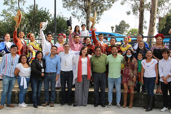 Más de 170 personas inician festejos patrios en el Parque Biblioteca