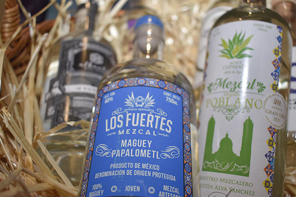Mezcal poblano, en franca carrera para superar al oaxaqueño