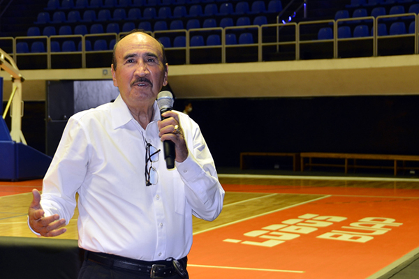 Carlos “el Cañas” Zárate, imparte charla “Knockout por las adicciones” a estudiantes BUAP