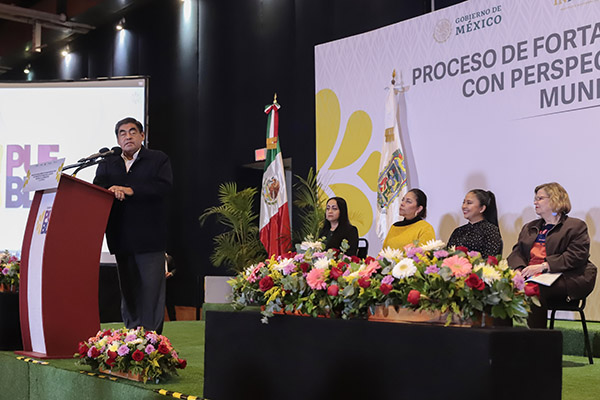 Gobierno estatal defiende los derechos de las mujeres sin simulaciones: Barbosa