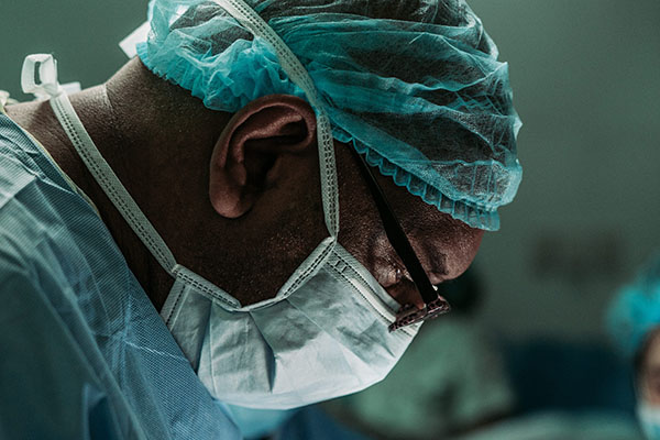 Envejecimiento de personal médico en Europa podría volverse una catástrofe: OMS