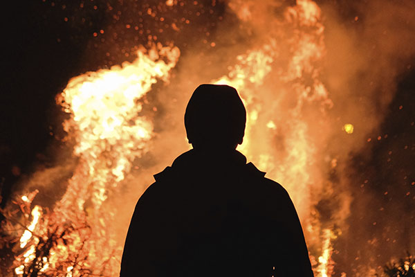 Japón: hombre se prende fuego como protesta por funeral de Estado de ex primer ministro