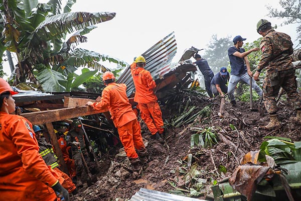 Deslaves y derrumbes dejan al menos 7 muertos en El Salvador
