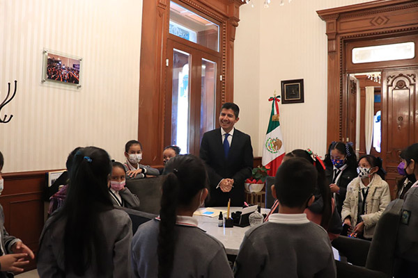 Alumnos de primaria se reúnen con Eduardo Rivera en programa "Hoy Soy Regidor"