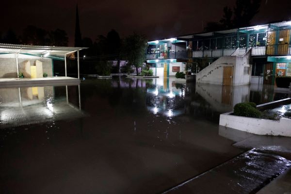 Inundaciones y estragos deja tromba al oriente de la ciudad
