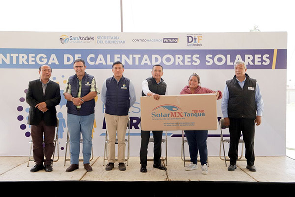 Entrega Mundo Tlatehui 180 calentadores solares en San Andrés Cholula