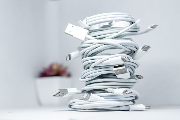 UE aprueba la ley que introduce el cargador universal y da un revés a Apple