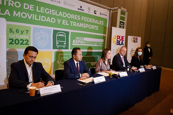 Gobierno de Puebla firma convenio para modernización de transporte público