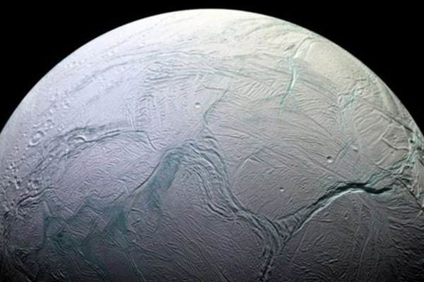 Científicos encuentran nueva evidencia de habitabilidad en luna de Saturno