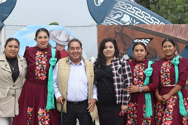 Inaugura Mario de la Rosa letras de identidad de Amozoc