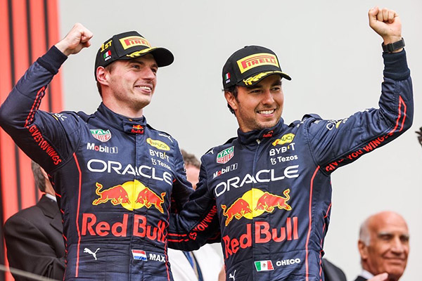 Verstappen, obligado a devolverle favores a “Checo” Pérez