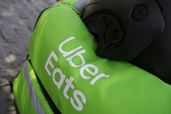 Falso Uber Eats asalta casa de empeño