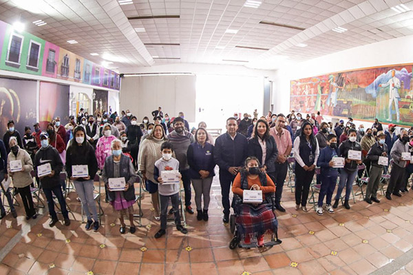 DIF de San Andrés Cholula promueve la inclusión con entrega de aparatos auditivos